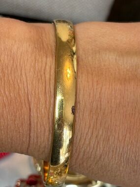 Vintage Monet Gold Tone Bangle Bracelet Size 8